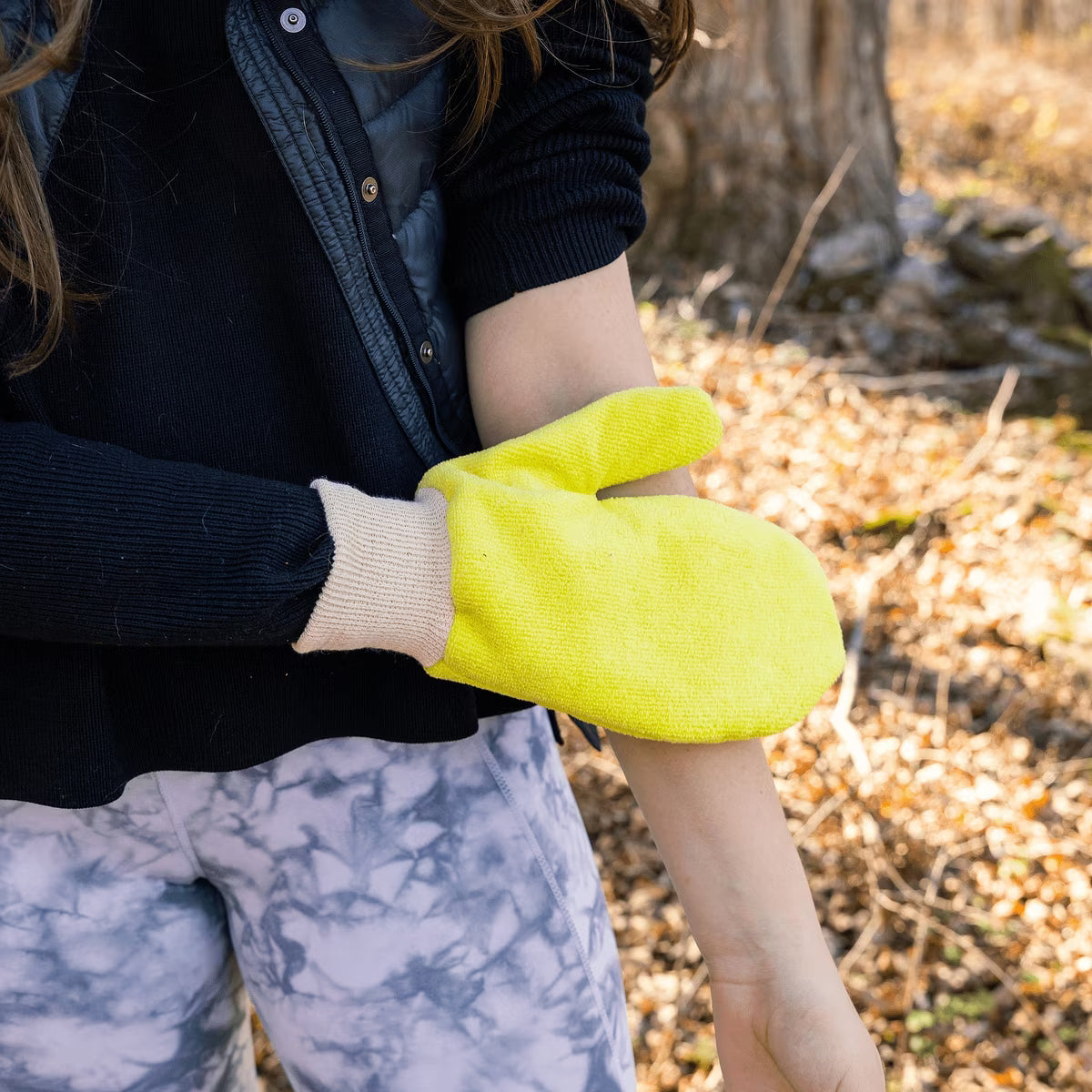🟡Futavion® Yellow Tick Removal Glove for Humans & Pets - SafelyRemove Ticks Effortlessly, Chemical-Free, Durable, Portable TickManagement Tool for Outdoor Adventures & Everyday Use